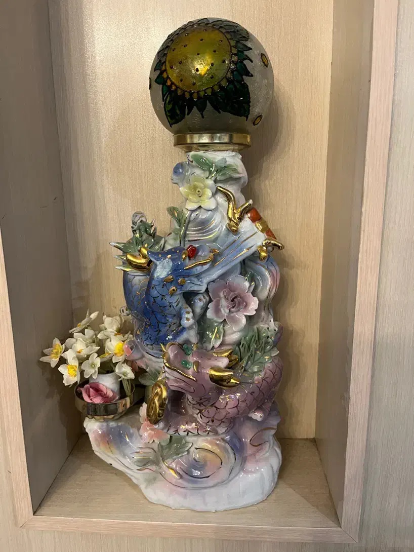 مجسمه چراغ خواب چینی گل برجسته