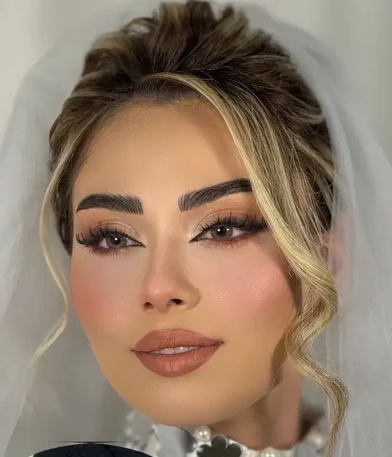 میکاپ و شنیون تخصصی عروس آموزش تخصصی میکاپ