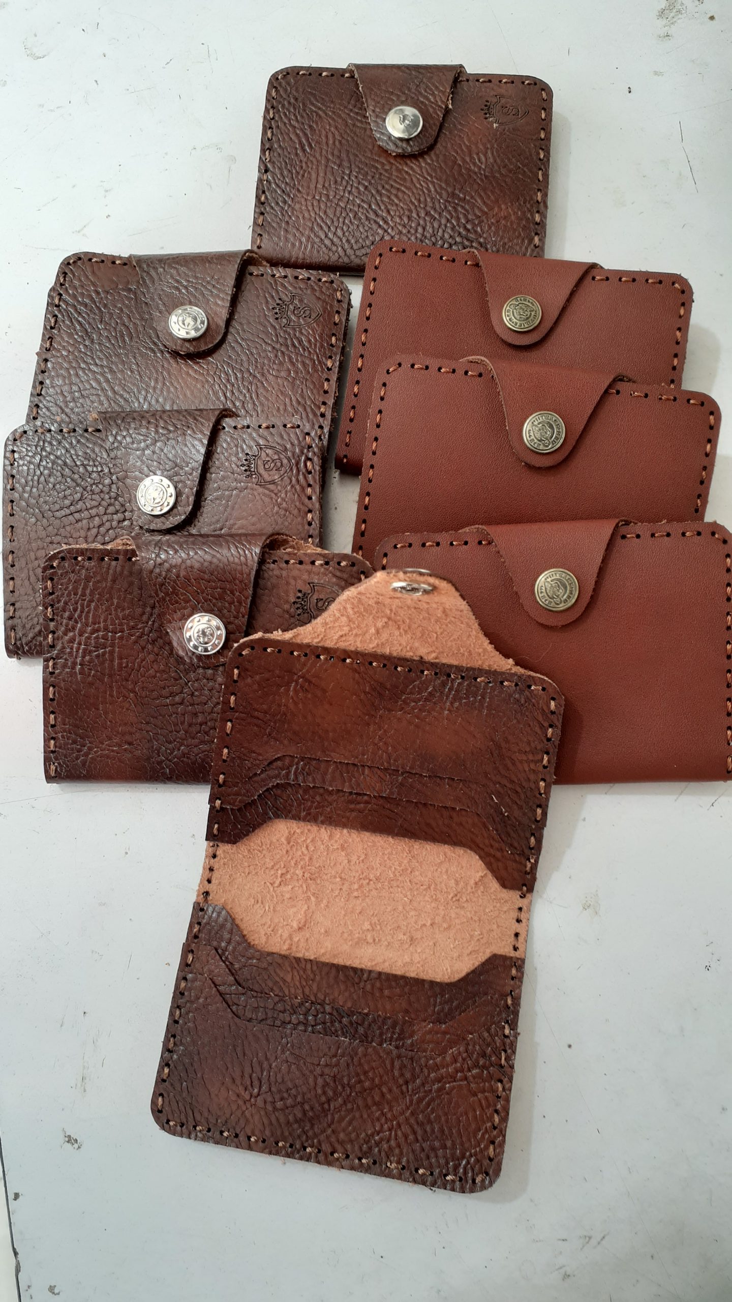 جاکارتی مگنتی و چرمی